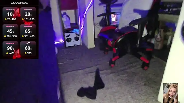 Snapshot of Blondiewithanass chatting on April 10, 2026, 9:00 pm Blondiewithanass online show from April 10, 2026, 9:00 pm