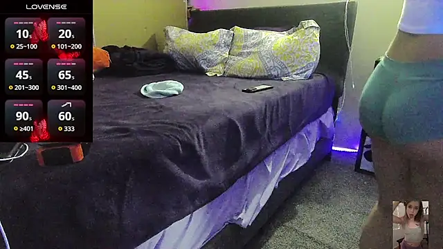 Snapshot of Blondiewithanass chatting on March 19, 2026, 6:35 am Blondiewithanass online show from March 19, 2026, 6:35 am