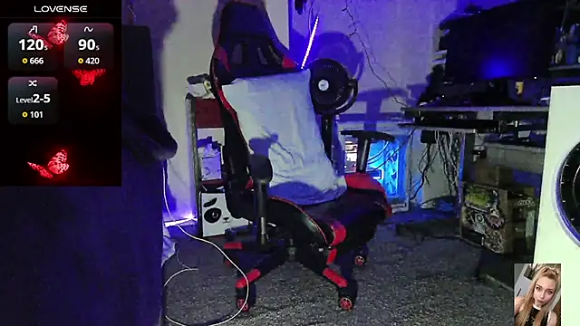 Snapshot of Blondiewithanass chatting on April 11, 2026, 7:50 pm Blondiewithanass online show from April 11, 2026, 7:50 pm