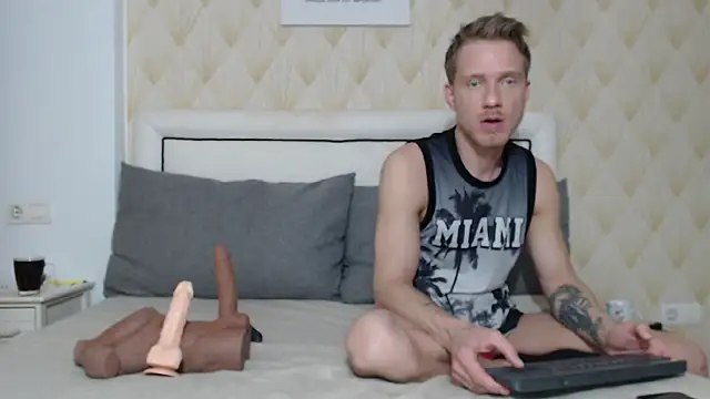 Snapshot of JessicaSteve chatting on February 27, 2026, 7:35 pm JessicaSteve online show from February 27, 2026, 7:35 pm