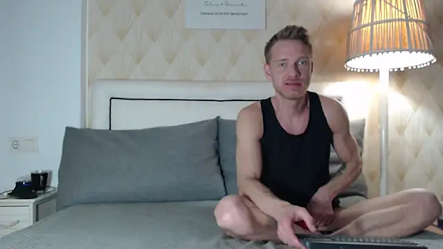 Snapshot of JessicaSteve chatting on February 8, 2026, 7:33 pm JessicaSteve online show from February 8, 2026, 7:33 pm