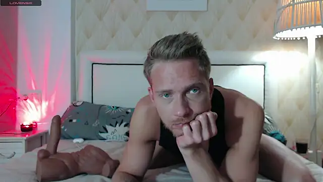 Snapshot of JessicaSteve chatting on November 12, 2025, 4:33 pm JessicaSteve online show from November 12, 2025, 4:33 pm