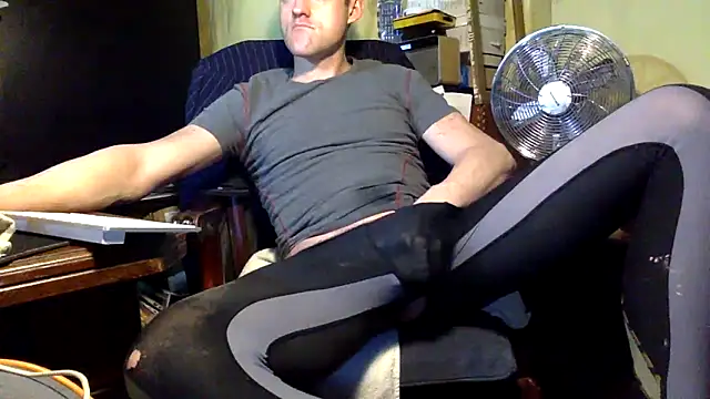 londonfuckwhore online show from November 8, 2025, 4:05 am