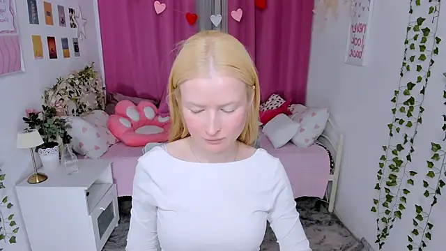 Snapshot of Laly_Peach chatting on June 7, 2026, 6:51 am Laly Peach online show from June 7, 2026, 6:51 am