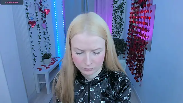 Laly Peach online show from February 25, 2026, 11:32 am