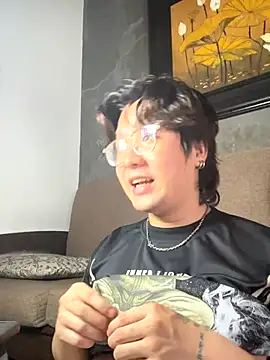 KayNguyenn online show from October 14, 2025, 2:12 am