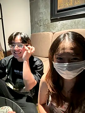 KayNguyenn online show from October 19, 2025, 5:26 pm