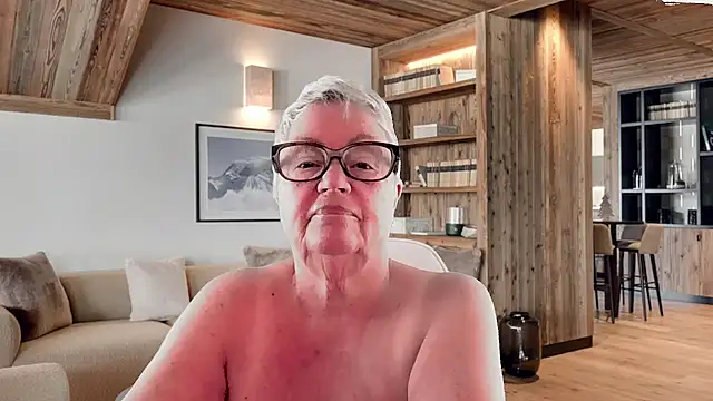 Snapshot of GrannyChrissy68 chatting on February 14, 2026, 1:33 pm GrannyChrissy68 online show from February 14, 2026, 1:33 pm