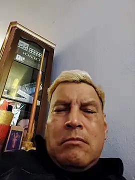Snapshot of gayphotograper chatting on November 16, 2025, 8:24 pm gayphotograper online show from November 16, 2025, 8:24 pm