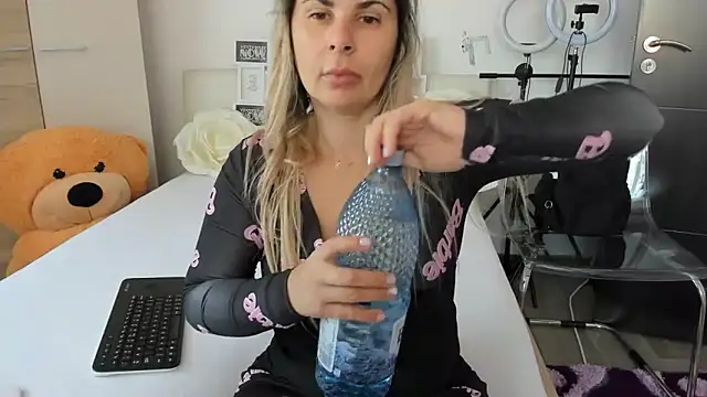 sweetemy4u online show from September 30, 2025, 8:42 am