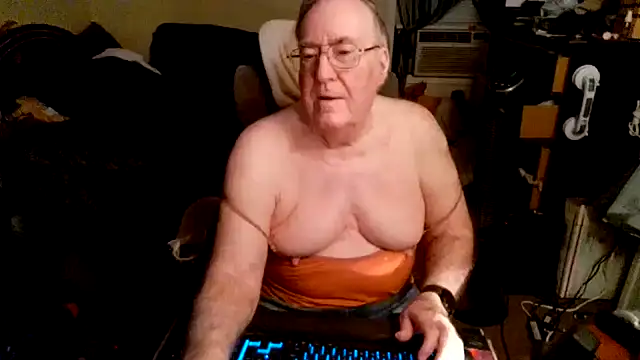 Snapshot of Toastir chatting on October 12, 2025, 2:29 pm Toastir online show from October 12, 2025, 2:29 pm