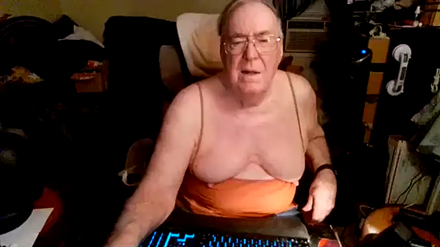 Snapshot of Toastir chatting on October 15, 2025, 12:53 am Toastir online show from October 15, 2025, 12:53 am