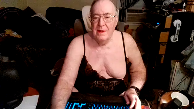 Snapshot of Toastir chatting on October 15, 2025, 2:36 pm Toastir online show from October 15, 2025, 2:36 pm