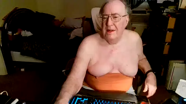 Snapshot of Toastir chatting on February 23, 2025, 9:05 pm Toastir online show from February 23, 2025, 9:05 pm