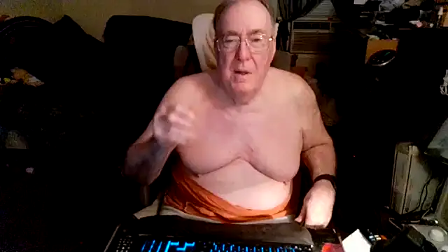 Snapshot of Toastir chatting on September 30, 2025, 5:41 pm Toastir online show from September 30, 2025, 5:41 pm