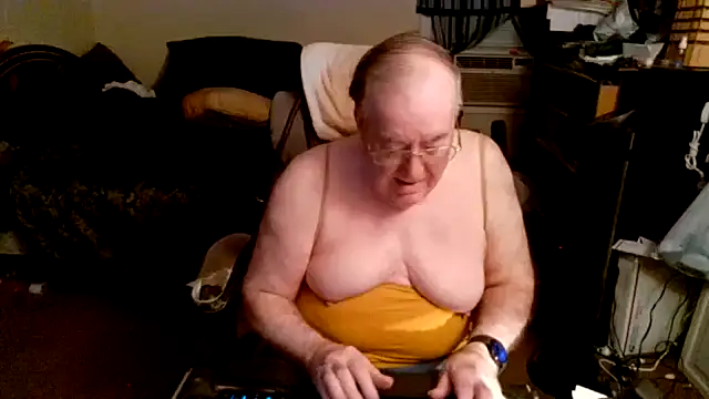 Snapshot of Toastir chatting on September 9, 2025, 12:58 pm Toastir online show from September 9, 2025, 12:58 pm