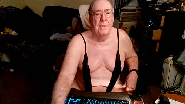 Snapshot of Toastir chatting on October 4, 2025, 4:30 pm Toastir online show from October 4, 2025, 4:30 pm