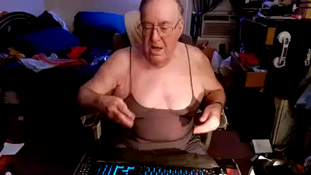 Snapshot of Toastir chatting on October 18, 2025, 2:30 pm Toastir online show from October 18, 2025, 2:30 pm