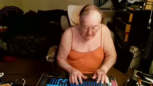 Snapshot of Toastir chatting on June 2, 2026, 1:00 pm Toastir online show from June 2, 2026, 1:00 pm