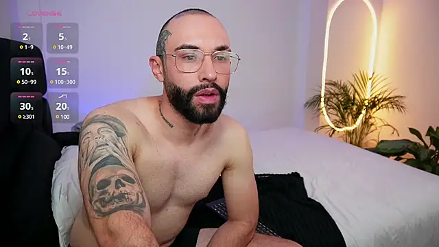 Snapshot of the_lucky_men__ chatting on February 26, 2025, 10:47 pm the lucky men online show from February 26, 2025, 10:47 pm