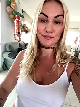 Snapshot of NastyMilf_ chatting on November 5, 2025, 9:45 am NastyMilf online show from November 5, 2025, 9:45 am