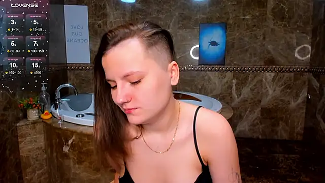 Snapshot of MelindaTin chatting on February 7, 2026, 11:57 pm MelindaTin online show from February 7, 2026, 11:57 pm