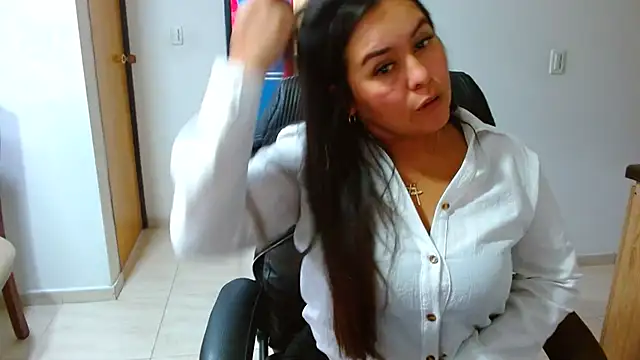 Snapshot of Ixchel_Anaid chatting on February 1, 2026, 3:43 pm Ixchel Anaid online show from February 1, 2026, 3:43 pm