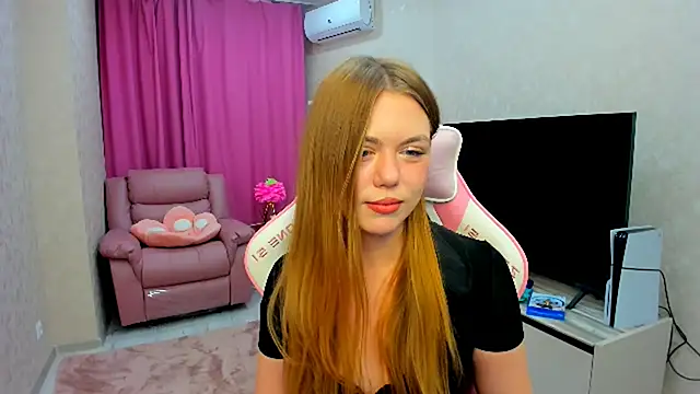 Strawberrye online show from September 21, 2025, 3:33 am