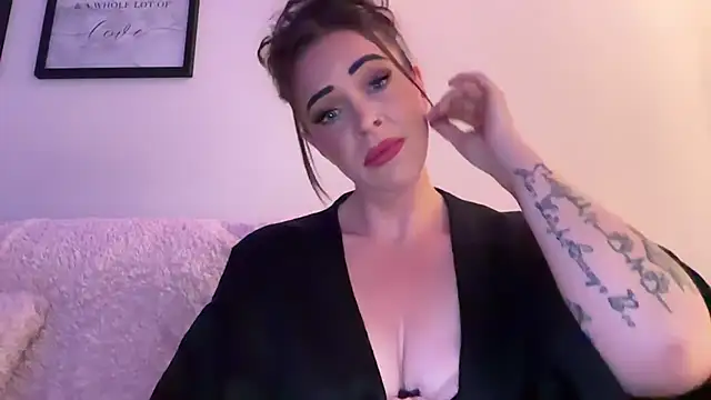 EmilyBlue online show from July 25, 2026, 7:42 pm