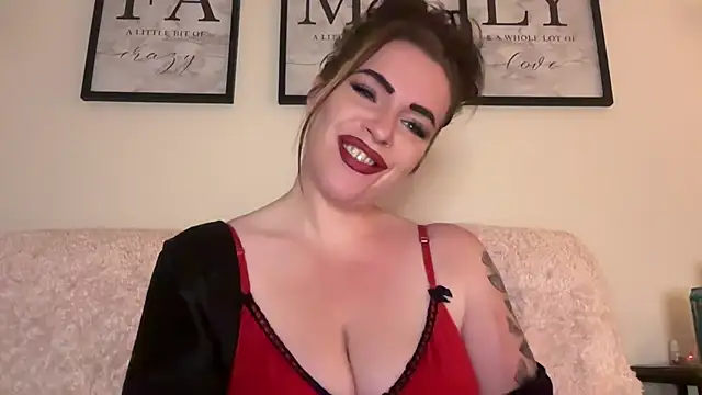Snapshot of EmilyBlue chatting on October 25, 2025, 11:05 pm EmilyBlue online show from October 25, 2025, 11:05 pm