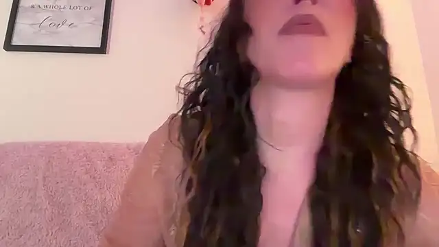 EmilyBlue online show from June 14, 2026, 7:48 pm