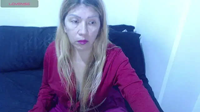 Snapshot of Dulce-Bella chatting on October 1, 2025, 8:46 pm Dulce-Bella online show from October 1, 2025, 8:46 pm