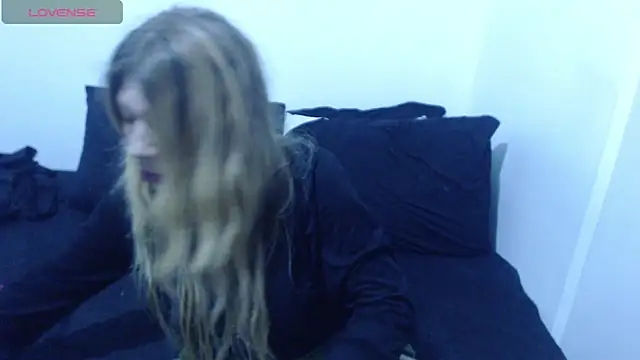 Dulce-Bella online show from November 13, 2025, 9:08 pm