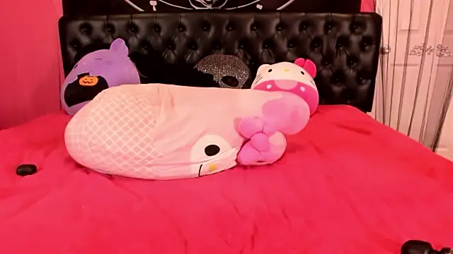 Snapshot of EVILYN chatting on February 14, 2025, 8:42 am EVILYN online show from February 14, 2025, 8:42 am