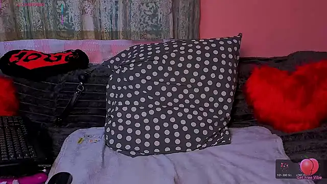 UrNaughtyGfMilf online show from November 2, 2025, 6:40 am