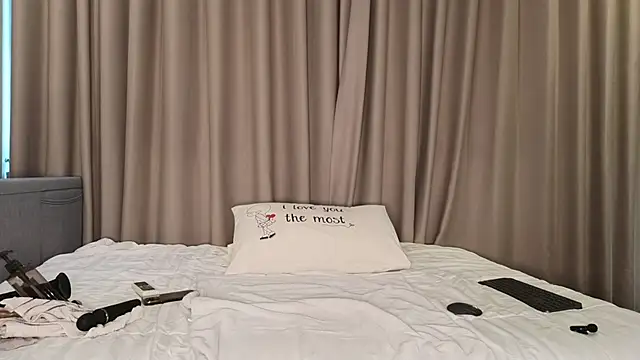 LucyNuty online show from October 29, 2025, 4:11 am