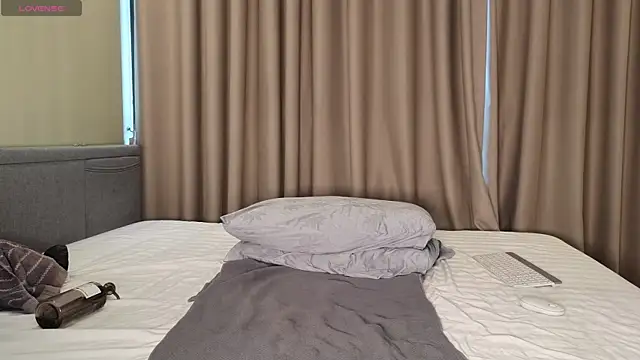 LucyNuty online show from March 21, 2025, 8:50 am