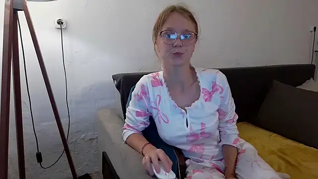 little-leni online show from June 6, 2026, 8:14 pm