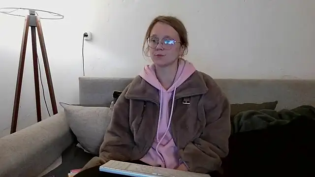 little-leni online show from March 12, 2026, 8:57 pm