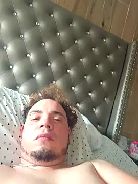 Snapshot of latinoflpr chatting on January 7, 2026, 9:09 pm latinoflpr online show from January 7, 2026, 9:09 pm