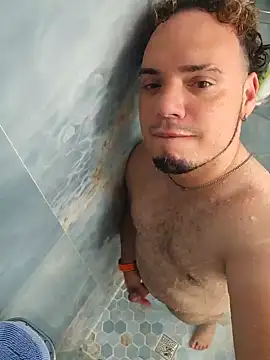 Snapshot of latinoflpr chatting on October 6, 2025, 2:02 am latinoflpr online show from October 6, 2025, 2:02 am