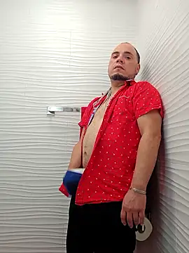 Snapshot of latinoflpr chatting on December 2, 2025, 10:11 pm latinoflpr online show from December 2, 2025, 10:11 pm