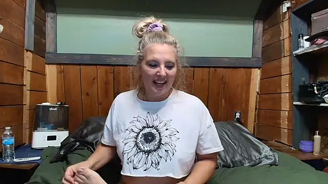 lisaxlovexxx online show from April 2, 2026, 5:19 pm