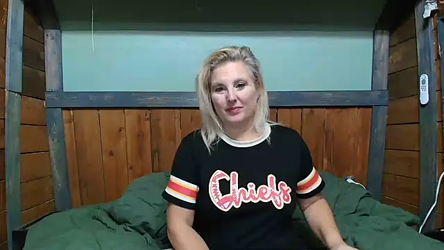 Snapshot of lisaxlovexxx chatting on October 20, 2025, 12:56 am lisaxlovexxx online show from October 20, 2025, 12:56 am