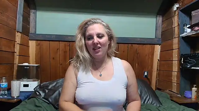 lisaxlovexxx online show from April 5, 2026, 3:13 am