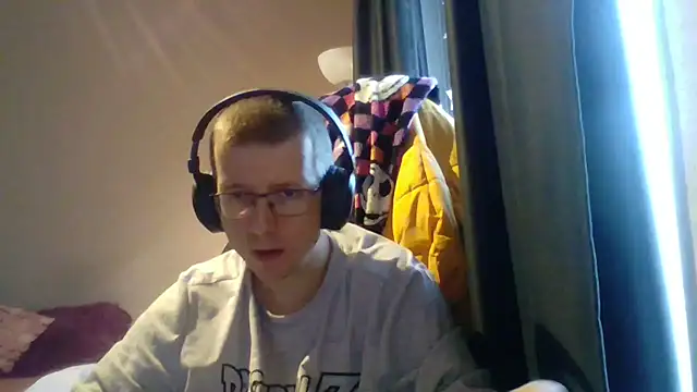 Snapshot of David250692 chatting on December 18, 2025, 1:04 pm David250692 online show from December 18, 2025, 1:04 pm