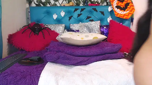 SARAWILLS online show from October 31, 2025, 2:02 pm