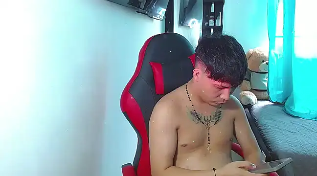 Snapshot of boyhot23x chatting on December 28, 2024, 6:29 pm boyhot23x online show from December 28, 2024, 6:29 pm