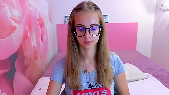 AliceAdams online show from September 19, 2025, 6:39 am