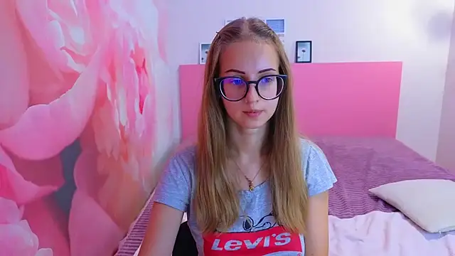 AliceAdams online show from October 6, 2025, 6:58 am